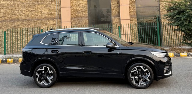 Volkswagen Tiguan R Line 2.0L TSI Second-hand 2025 Volkswagen Tiguan R Line 2.0L TSI for sale in New Delhi-1