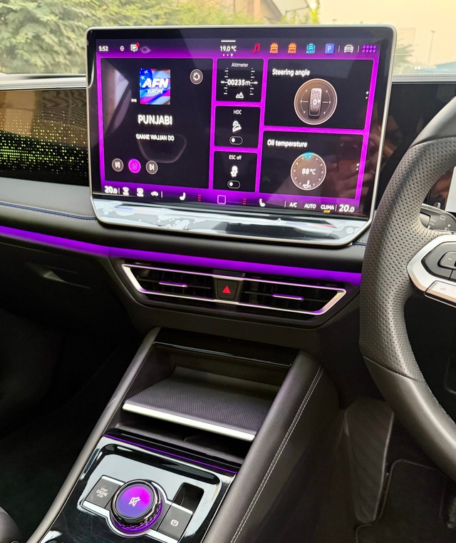 Volkswagen Tiguan R Line 2.0L TSI Second-hand 2025 Volkswagen Tiguan R Line 2.0L TSI for sale in New Delhi-14