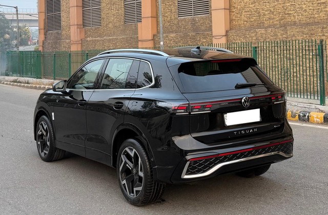 Volkswagen Tiguan R Line 2.0L TSI Second-hand 2025 Volkswagen Tiguan R Line 2.0L TSI for sale in New Delhi-7
