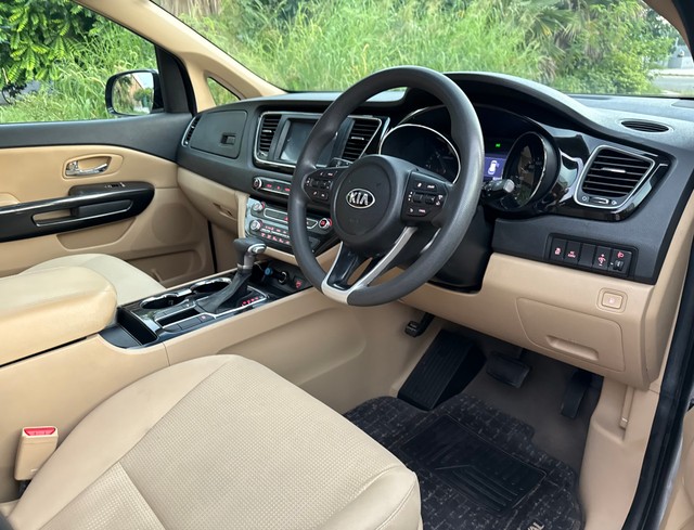 Second-hand 2020 Kia Carnival Prestige 6 STR for sale in New Delhi-12