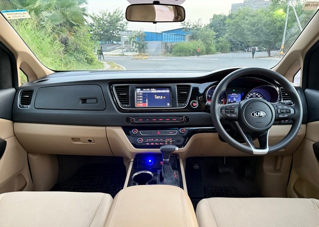 Second-hand 2020 Kia Carnival Prestige 6 STR for sale in New Delhi-16