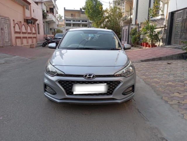 Second-hand 2019 Hyundai i20 Sportz Plus Diesel for sale in Ghaziabad-5