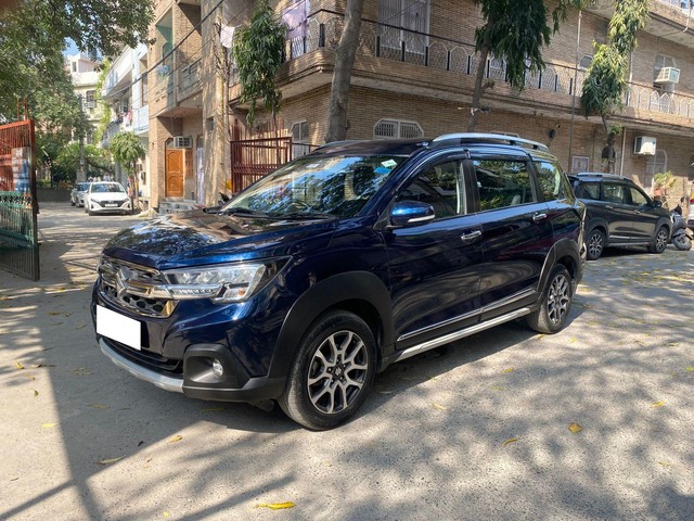 Second-hand 2024 Maruti Suzuki XL6 Zeta CNG for sale in New Delhi-3