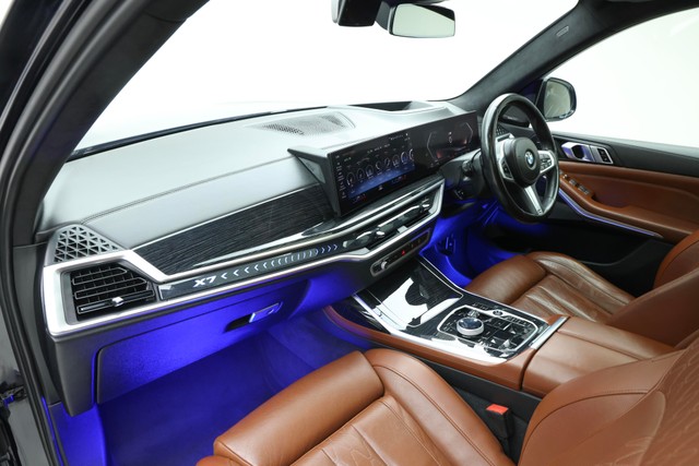 Second-hand 2023 BMW X7 xDrive 40i M Sport for sale in Gurgaon-11