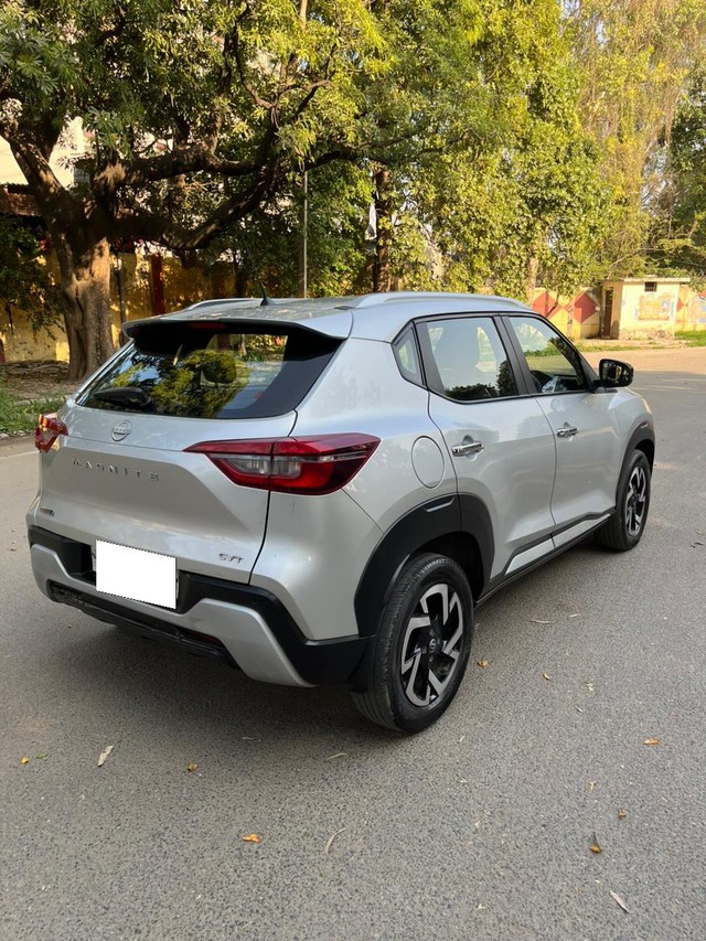 Second-hand 2021 Nissan Magnite Turbo CVT XV Executive BSVI for sale in New Delhi-11