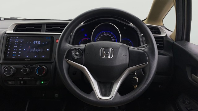 Second-hand 2015 Honda Jazz 1.5 V i DTEC for sale in Chennai-12