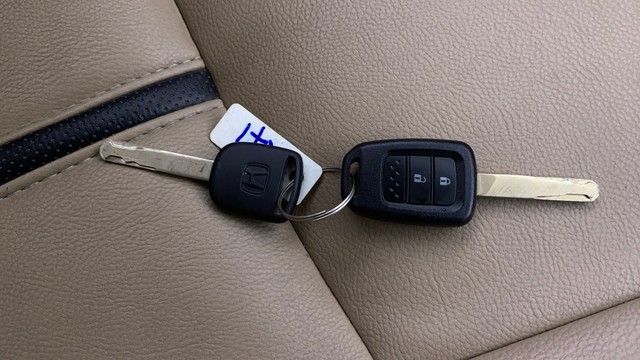 Second-hand 2015 Honda Jazz 1.5 V i DTEC for sale in Chennai-21