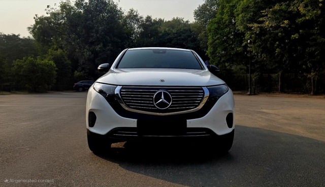 Second-hand 2023 Mercedes-Benz EQC 400 4MATIC for sale in New Delhi-3
