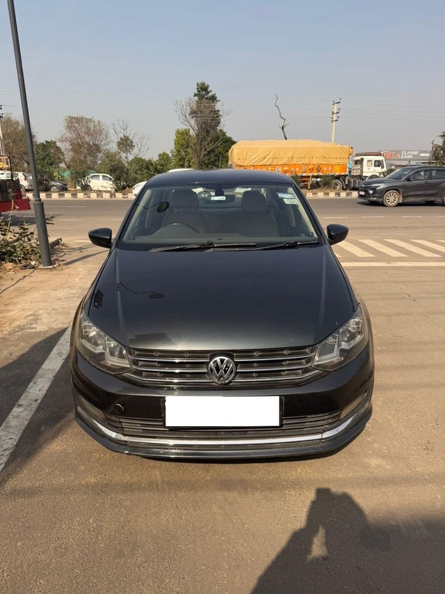 Second-hand 2017 Volkswagen Vento 1.5 Highline Plus AT 16 Alloy for sale in Ludhiana-3