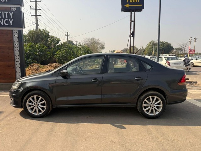 Second-hand 2017 Volkswagen Vento 1.5 Highline Plus AT 16 Alloy for sale in Ludhiana-6