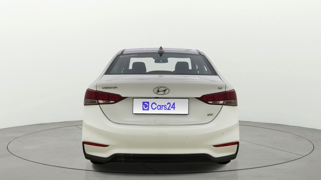 Hyundai Verna 1.6 SX VTVT Second-hand 2017 Hyundai Verna 1.6 SX VTVT for sale in Ahmedabad-3