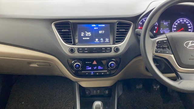 Hyundai Verna 1.6 SX VTVT Second-hand 2017 Hyundai Verna 1.6 SX VTVT for sale in Ahmedabad-22