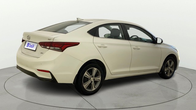 Hyundai Verna 1.6 SX VTVT Second-hand 2017 Hyundai Verna 1.6 SX VTVT for sale in Ahmedabad-2