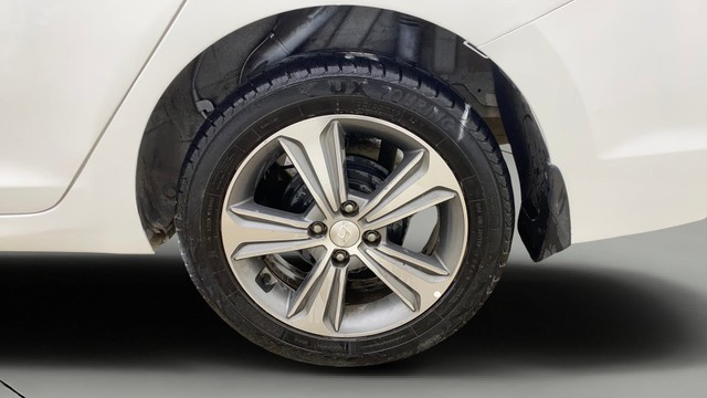 Hyundai Verna 1.6 SX VTVT Second-hand 2017 Hyundai Verna 1.6 SX VTVT for sale in Ahmedabad-26