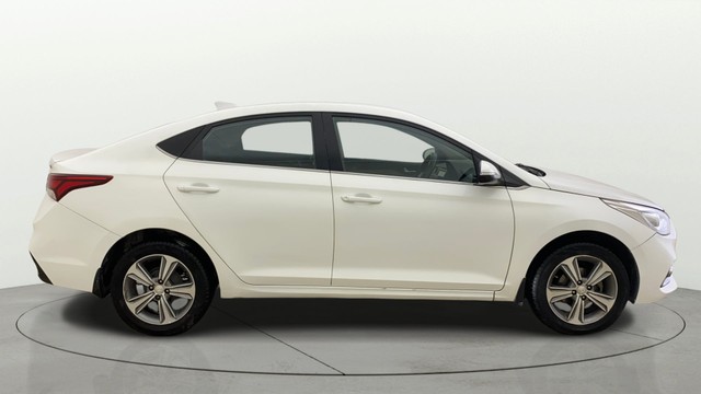 Hyundai Verna 1.6 SX VTVT Second-hand 2017 Hyundai Verna 1.6 SX VTVT for sale in Ahmedabad-1