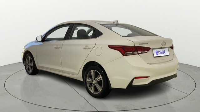 Hyundai Verna 1.6 SX VTVT Second-hand 2017 Hyundai Verna 1.6 SX VTVT for sale in Ahmedabad-4