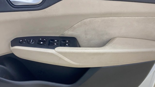 Hyundai Verna 1.6 SX VTVT Second-hand 2017 Hyundai Verna 1.6 SX VTVT for sale in Ahmedabad-17