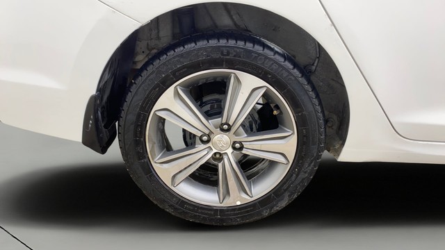 Hyundai Verna 1.6 SX VTVT Second-hand 2017 Hyundai Verna 1.6 SX VTVT for sale in Ahmedabad-24