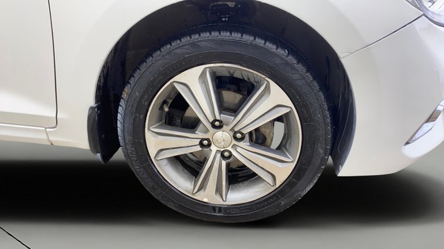 Hyundai Verna 1.6 SX VTVT Second-hand 2017 Hyundai Verna 1.6 SX VTVT for sale in Ahmedabad-23