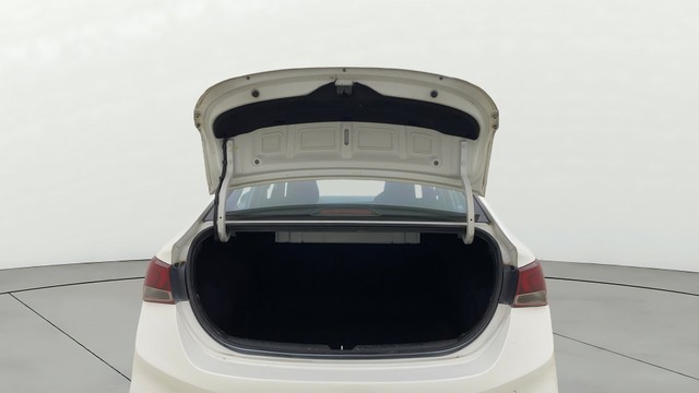 Hyundai Verna 1.6 SX VTVT Second-hand 2017 Hyundai Verna 1.6 SX VTVT for sale in Ahmedabad-20