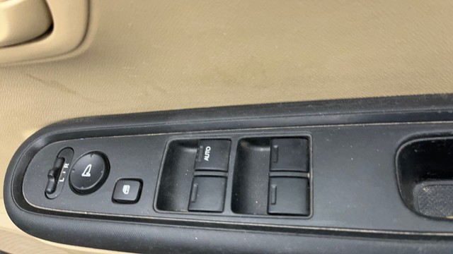 Second-hand 2017 Honda Amaze S Petrol BSIV for sale in Noida-6