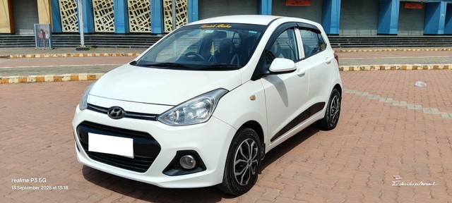 Second-hand 2015 Hyundai Grand i10 CRDi Magna for sale in Kolkata-4