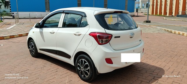 Second-hand 2015 Hyundai Grand i10 CRDi Magna for sale in Kolkata-2