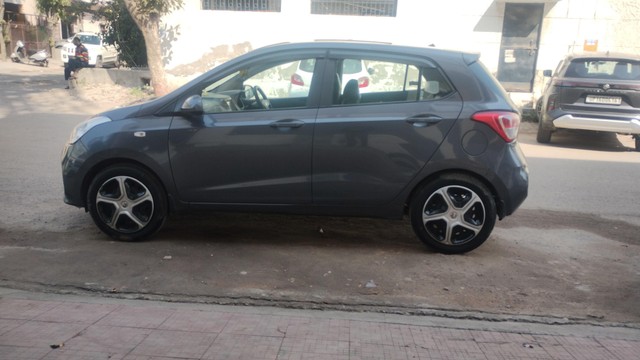 Hyundai Grand i10 Magna Second-hand 2017 Hyundai Grand i10 Magna for sale in Ghaziabad-6