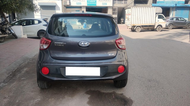 Hyundai Grand i10 Magna Second-hand 2017 Hyundai Grand i10 Magna for sale in Ghaziabad-3