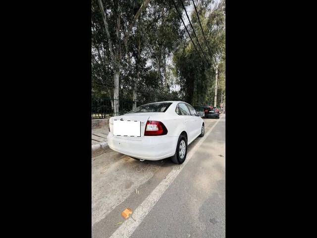 Skoda Rapid 1.6 MPI Active Second-hand 2013 Skoda Rapid 1.6 MPI Active for sale in New Delhi-4