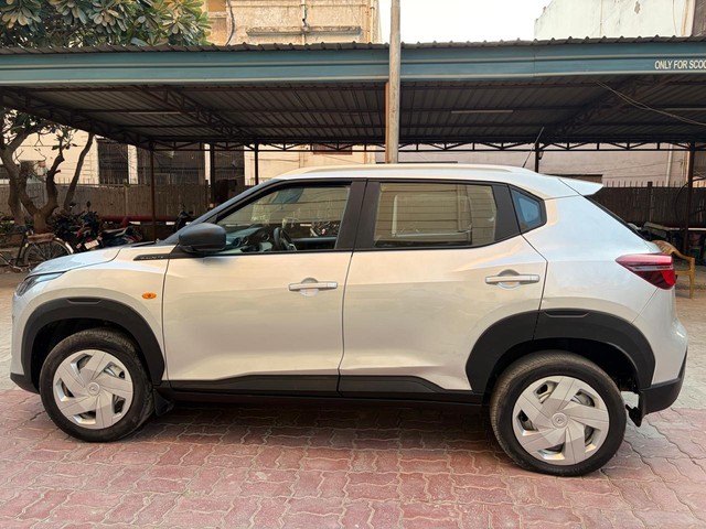 Second-hand 2021 Nissan Magnite XE BSVI for sale in New Delhi-5