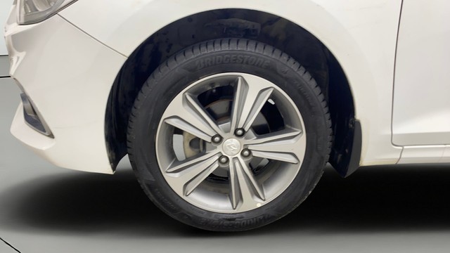 Second-hand 2018 Hyundai Verna VTVT 1.6 SX for sale in Chennai-30