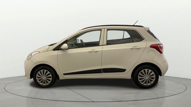 Second-hand 2017 Hyundai Grand i10 1.2 Kappa Sportz Option for sale in New Delhi-5