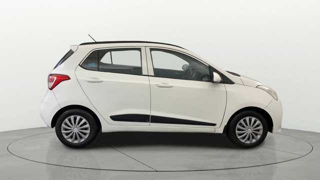 Second-hand 2017 Hyundai Grand i10 1.2 Kappa Sportz Option for sale in New Delhi-1