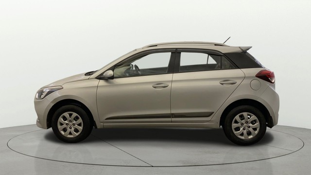 Second-hand 2016 Hyundai i20 Sportz 1.2 for sale in Noida-16