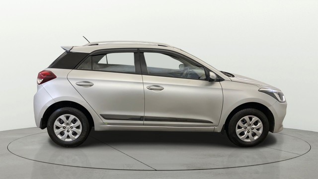 Second-hand 2016 Hyundai i20 Sportz 1.2 for sale in Noida-12