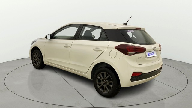 Second-hand 2018 Hyundai i20 1.2 Asta for sale in Ahmedabad-15