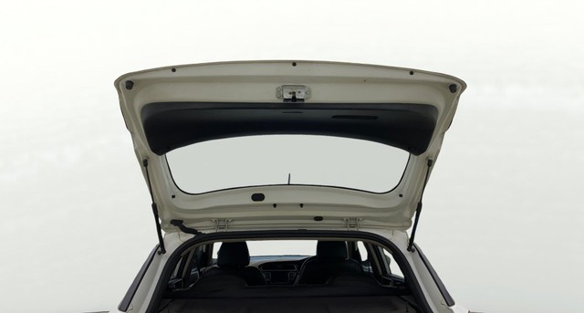 Second-hand 2018 Hyundai i20 1.2 Asta for sale in Ahmedabad-3