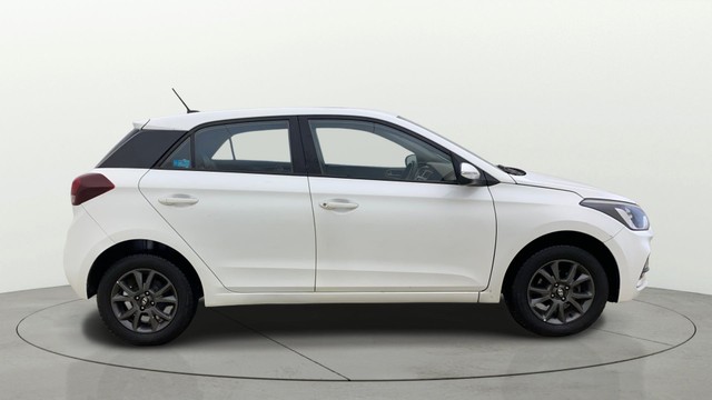 Second-hand 2018 Hyundai i20 1.2 Asta for sale in Ahmedabad-12