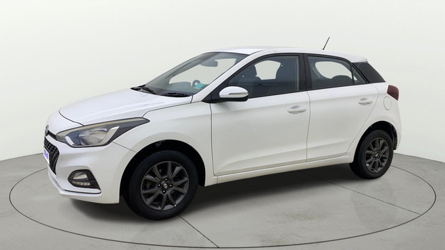 Second-hand 2018 Hyundai i20 1.2 Asta for sale in Ahmedabad-17