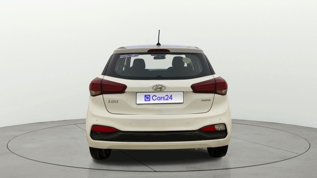 Second-hand 2018 Hyundai i20 1.2 Asta for sale in Ahmedabad-14