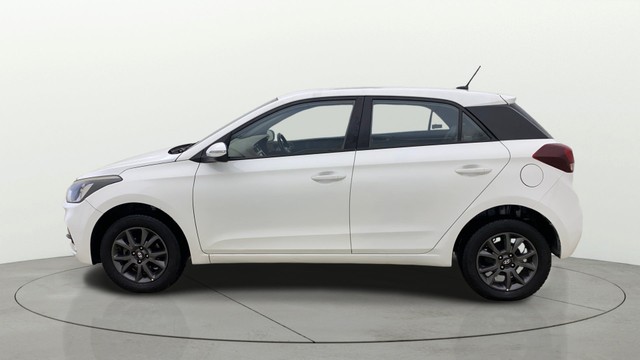 Second-hand 2018 Hyundai i20 1.2 Asta for sale in Ahmedabad-16