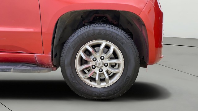 Second-hand 2016 Mahindra TUV 300 T8 for sale in Thane-26