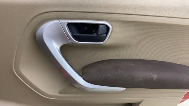 Second-hand 2016 Mahindra TUV 300 T8 for sale in Thane-9