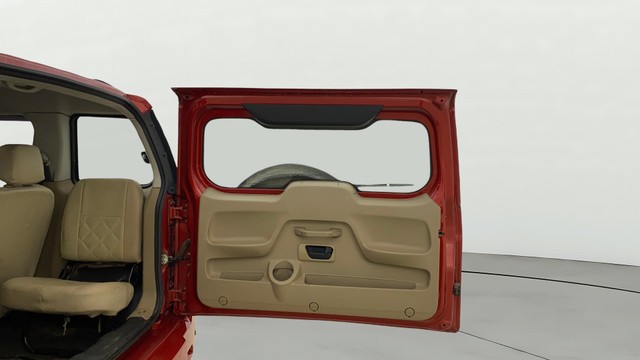 Second-hand 2016 Mahindra TUV 300 T8 for sale in Thane-2