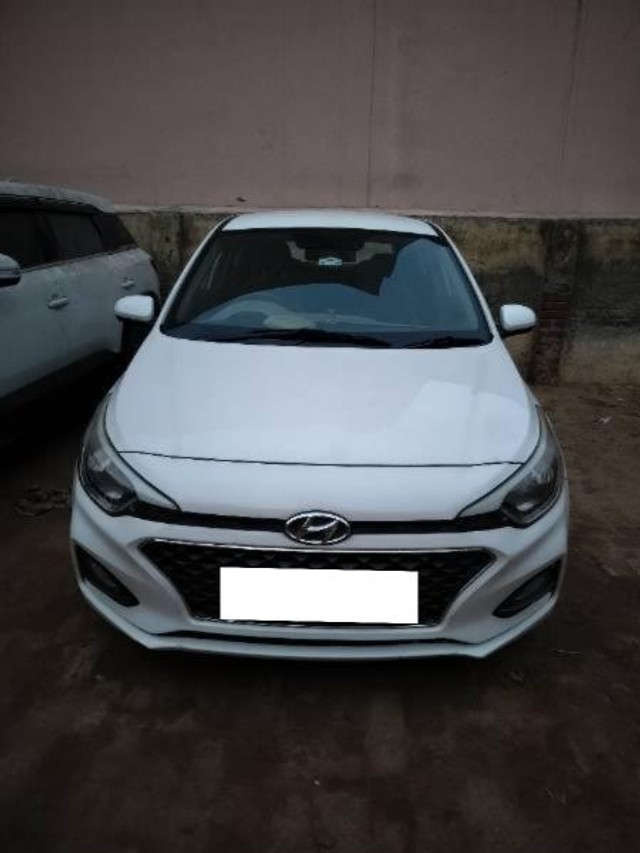Second-hand 2018 Hyundai i20 1.4 Magna Executive for sale in Hapur-3