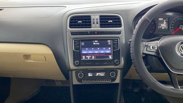 Second-hand 2018 Volkswagen Ameo 1.0 MPI Highline Plus for sale in Ahmedabad-10