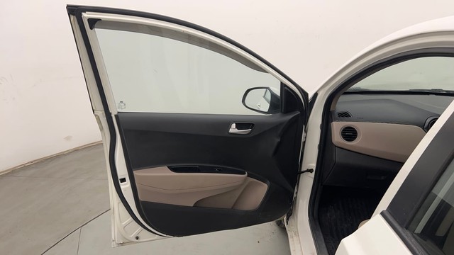 Second-hand 2017 Hyundai Xcent Petrol for sale in Chandigarh-34