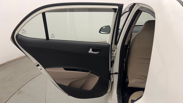 Second-hand 2017 Hyundai Xcent Petrol for sale in Chandigarh-28