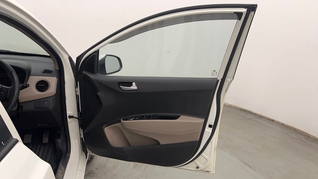 Second-hand 2017 Hyundai Xcent Petrol for sale in Chandigarh-16